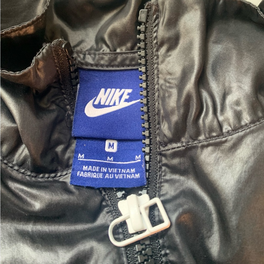 Nike - Picture 3 of 4